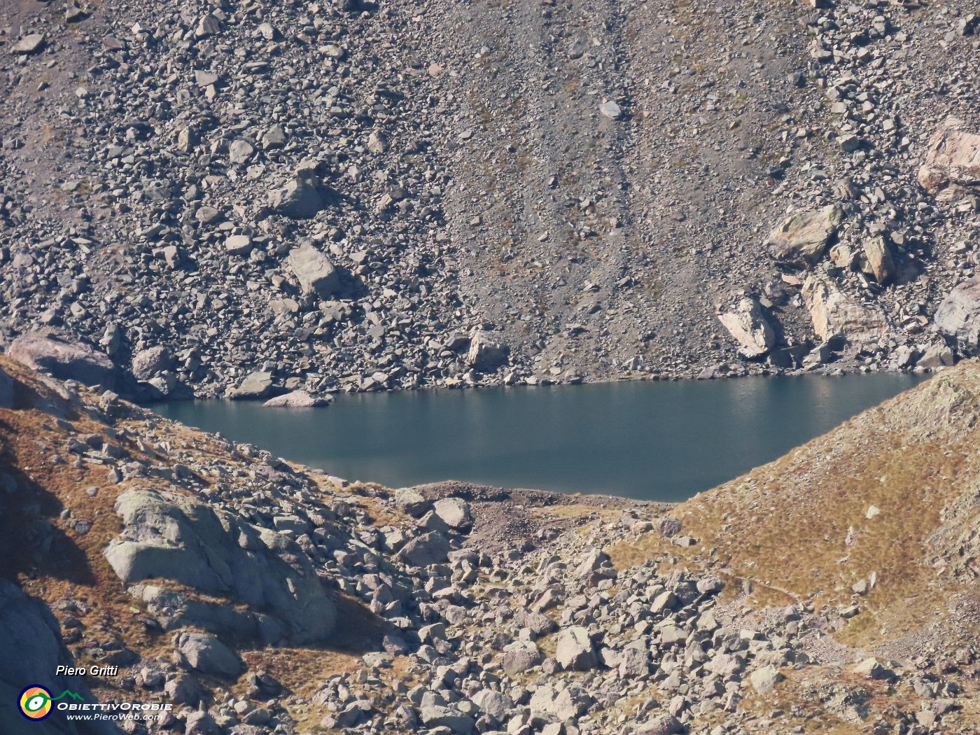50 Maxi zoom su scorcio del Lago Rotondo di Trona (2256 m).JPG